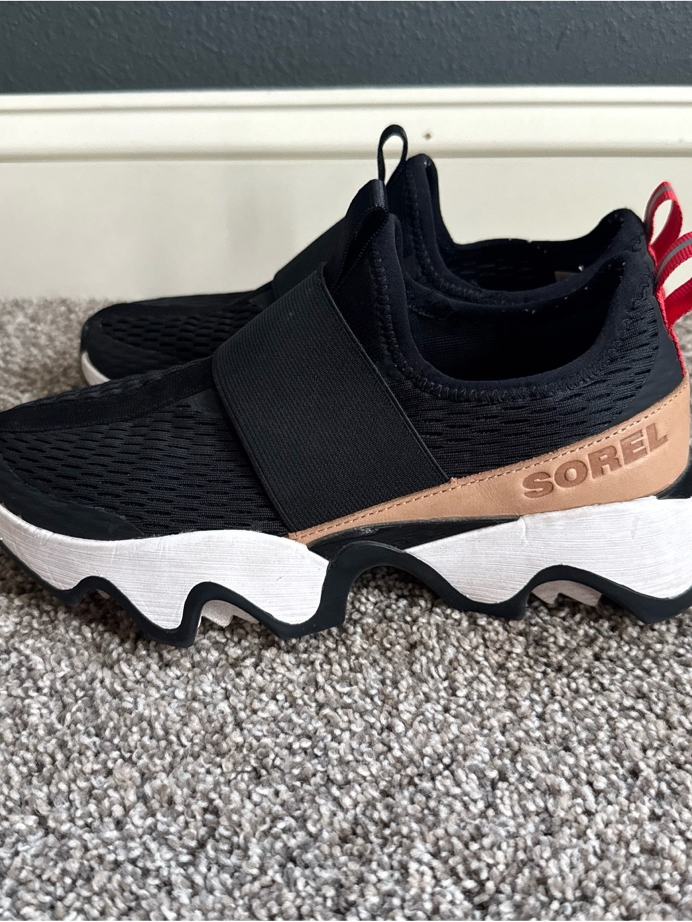 Sorel Women’s 6.5 Black White and Tan Slip-On Athletic Shoes Sneakers EUC - Picture 1 of 8